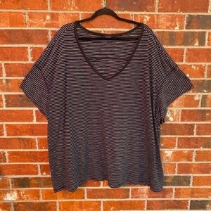 Torrid 5 Womens Black Stripe Short Sleeve Vneck Tee